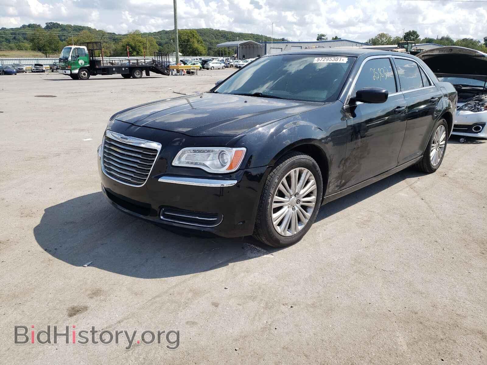 2013 CHRYSLER 300 - VIN: 2C3CCARG4DH723589 - Фото 2