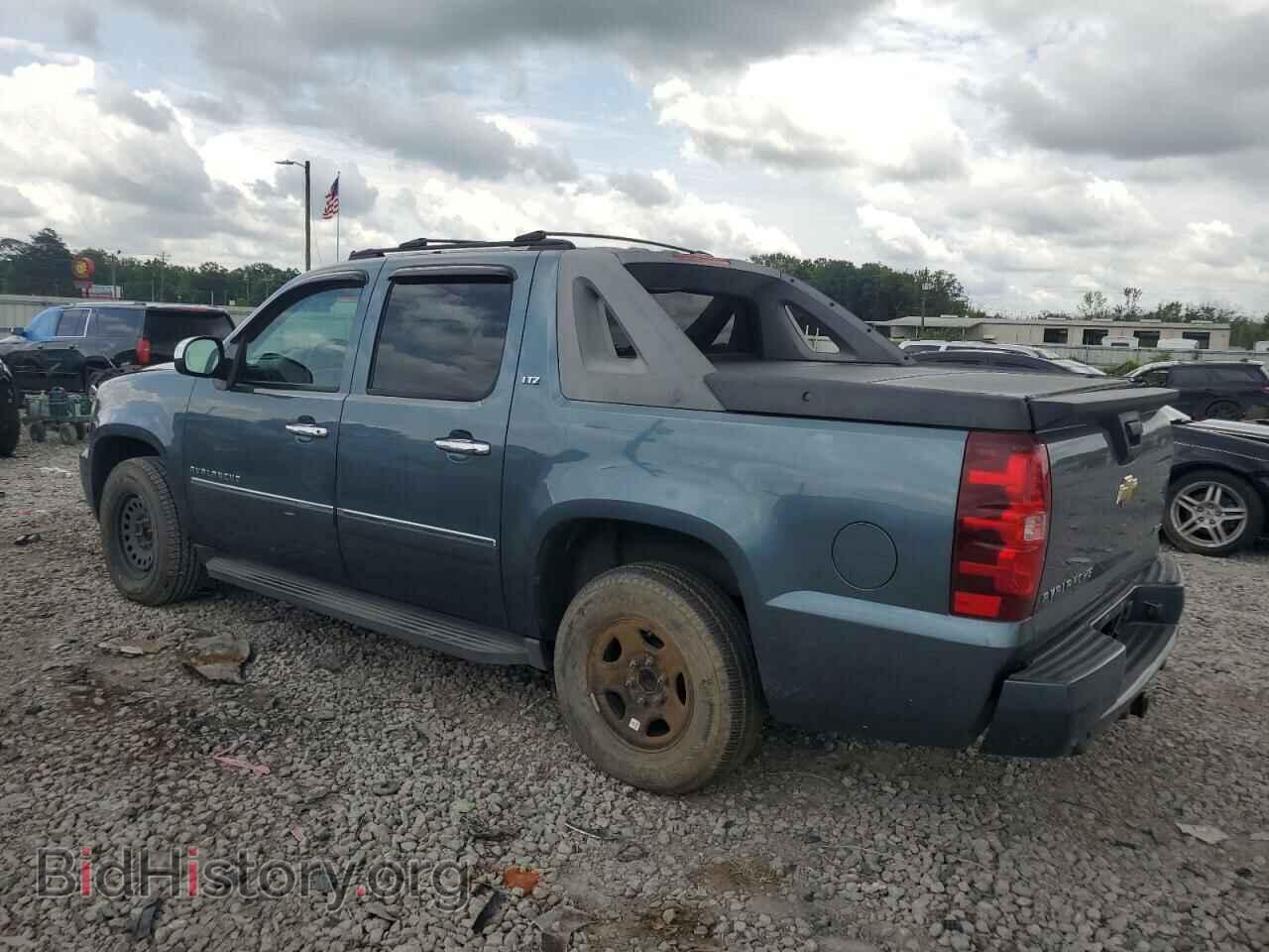 2011 CHEVROLET AVALANCHE - VIN: 3GNMCGE04BG152475 - Фото 2