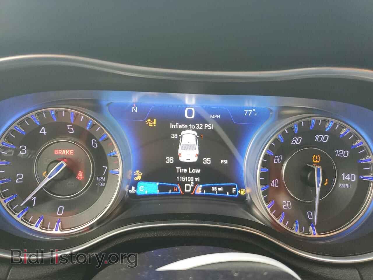 2019 CHRYSLER 300 - VIN: 2C3CCAEG7KH706014 - Фото 9