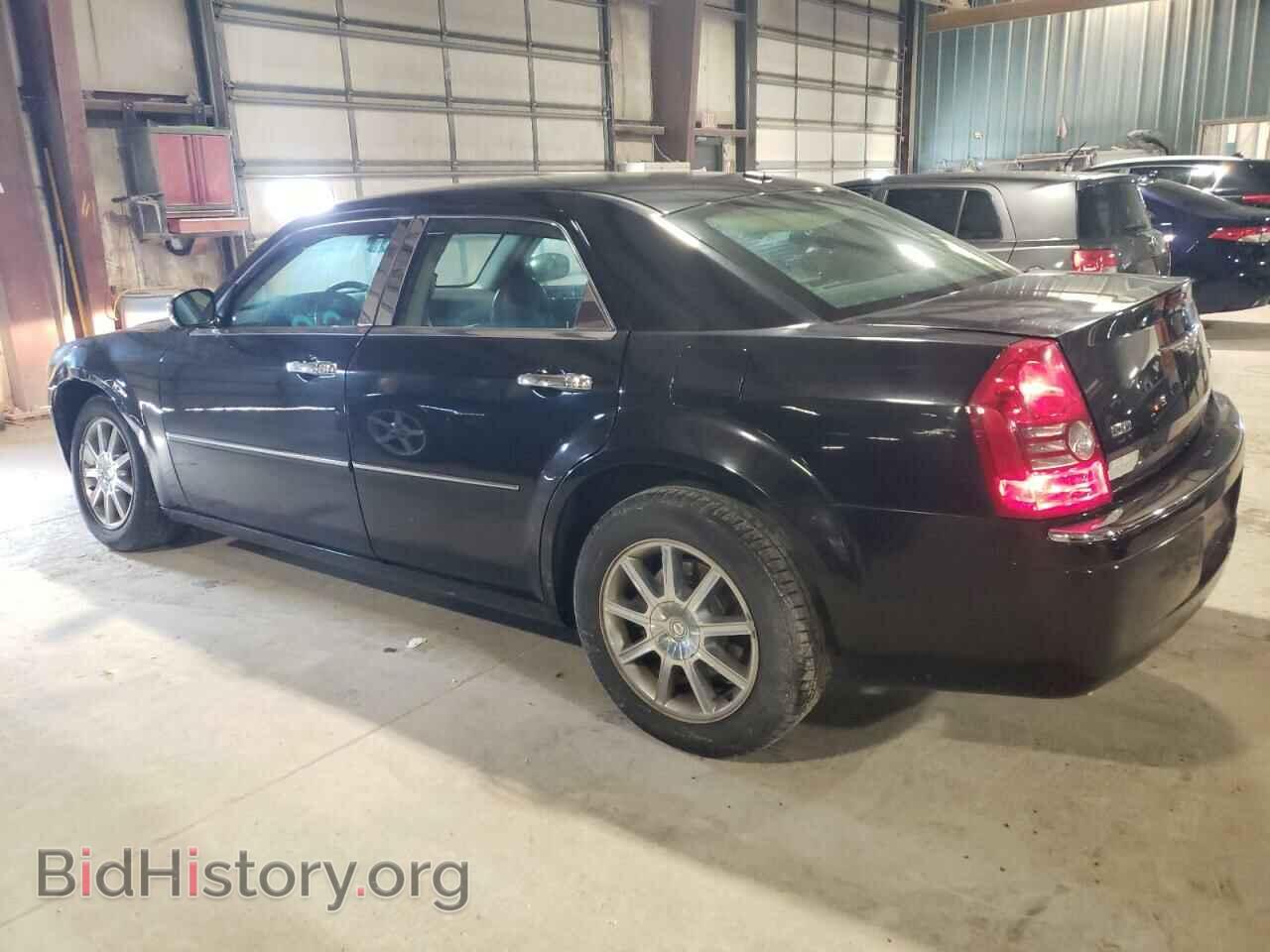2010 CHRYSLER 300 - VIN: 2C3CK3CV4AH110969 - Фото 2