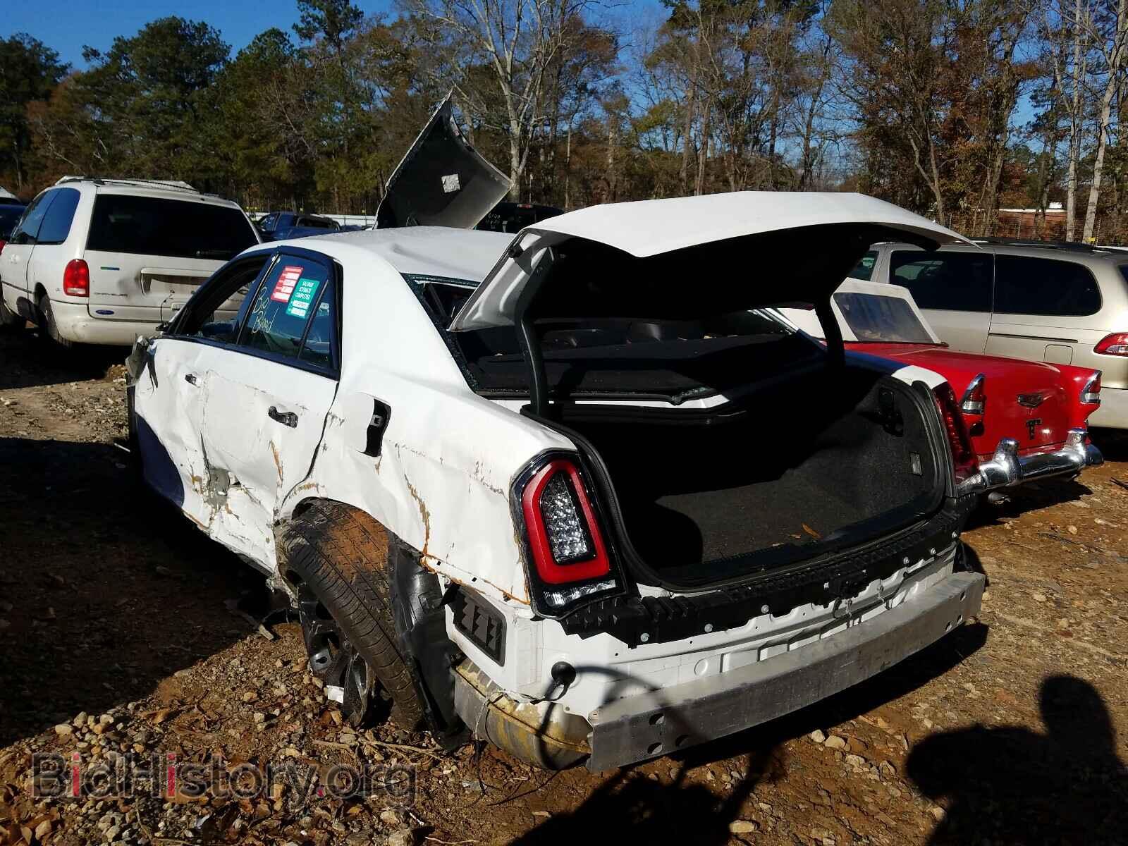 2019 CHRYSLER 300 - VIN: 2C3CCABG0KH655993 - Фото 3