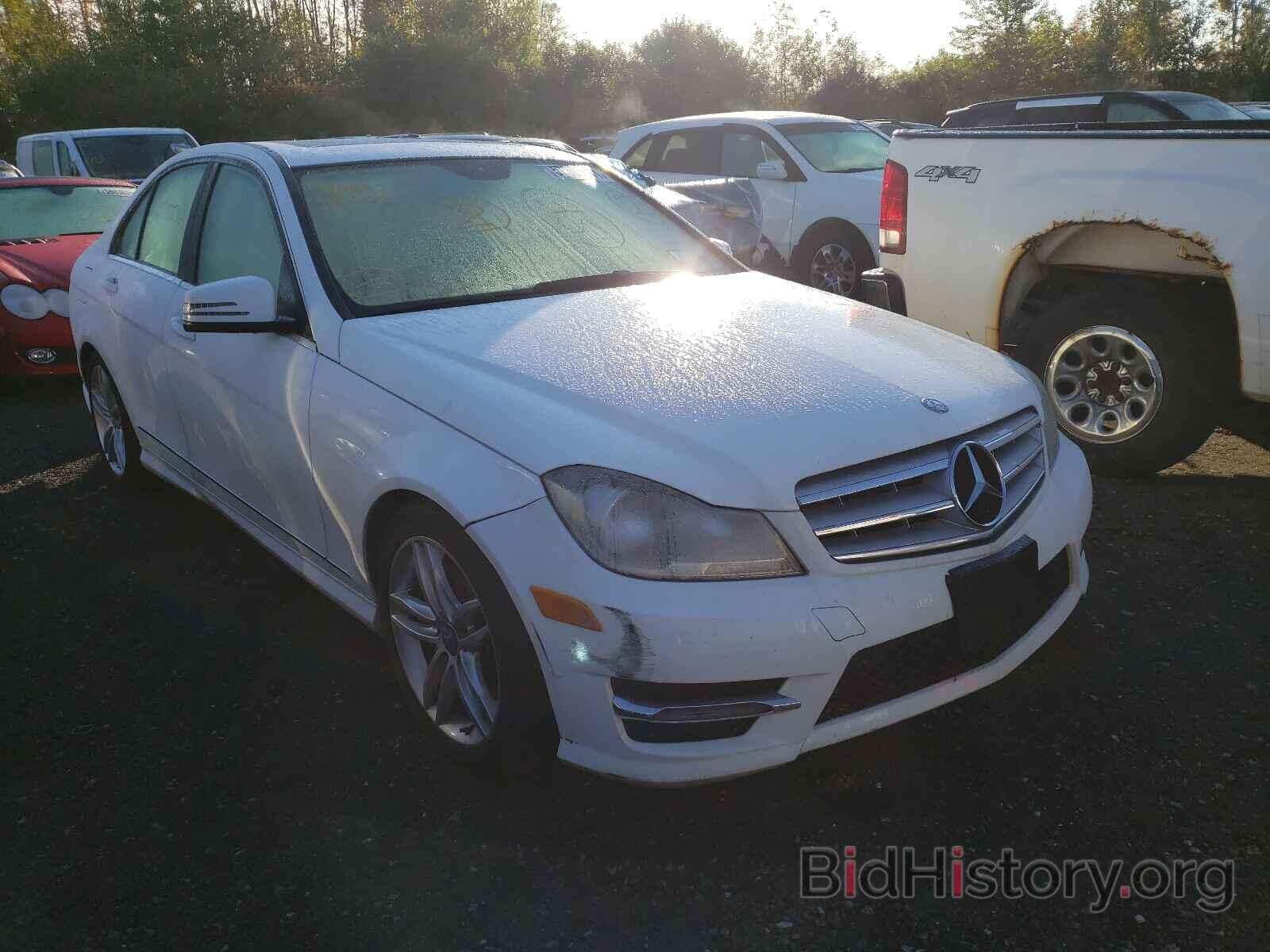 Photo WDDGF8AB1DG112000 - MERCEDES-BENZ C-CLASS 2013