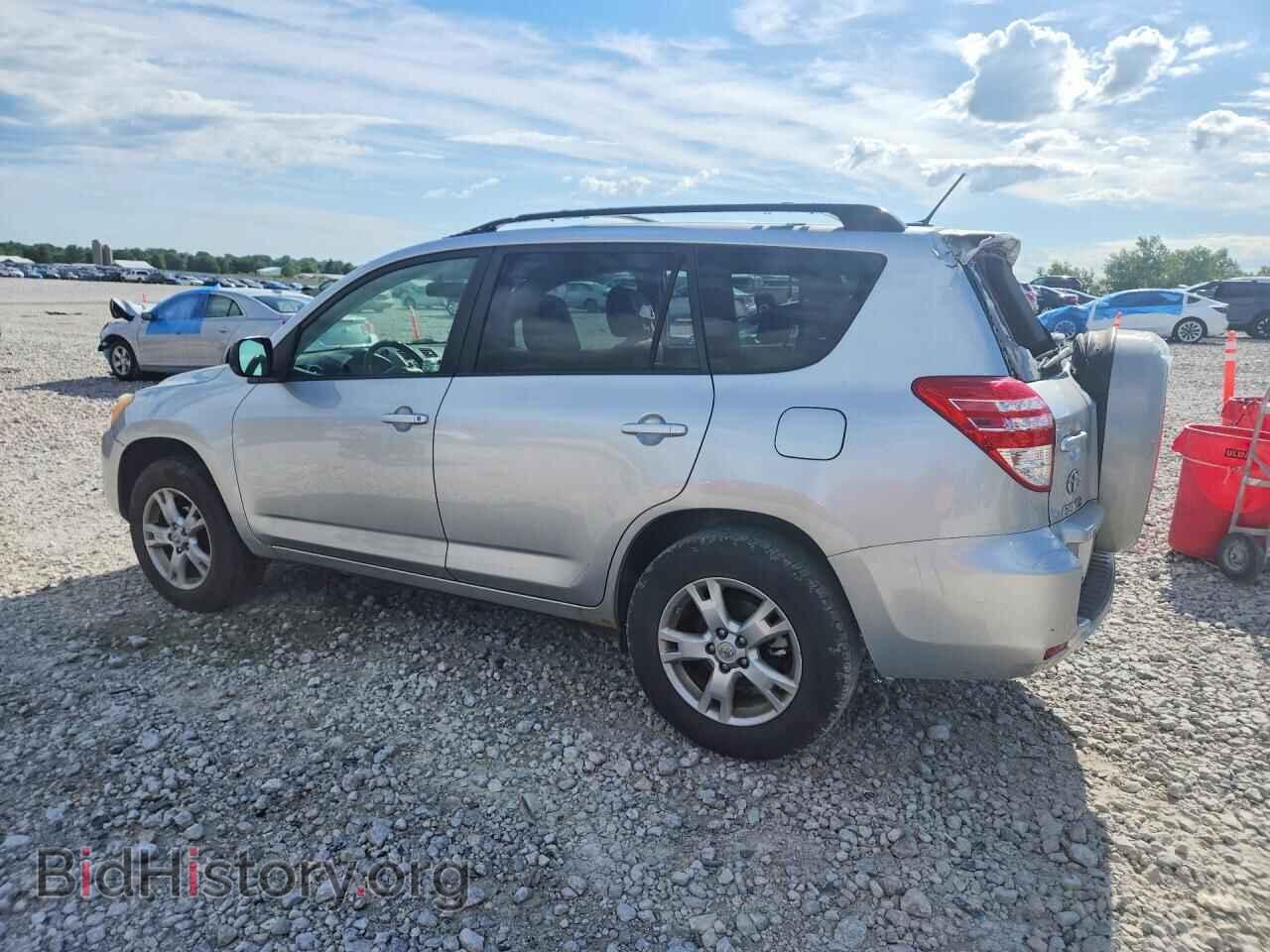 2011 TOYOTA RAV4 - VIN: JTMBF4DV7B5046175 - Фото 2