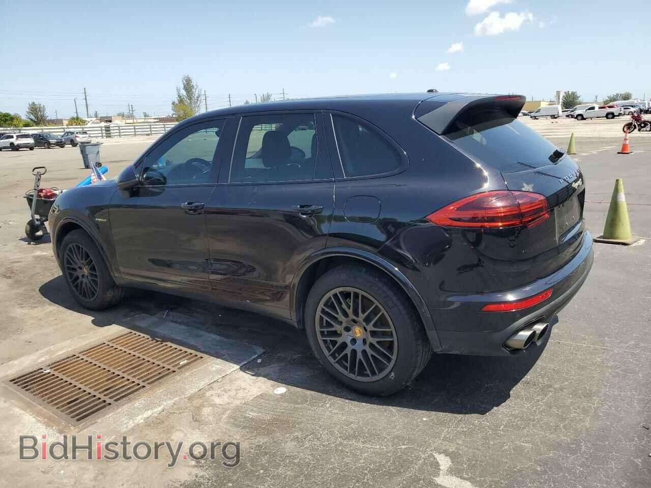 2017 PORSCHE CAYENNE - VIN: WP1AE2A28HLA70632 - Фото 2