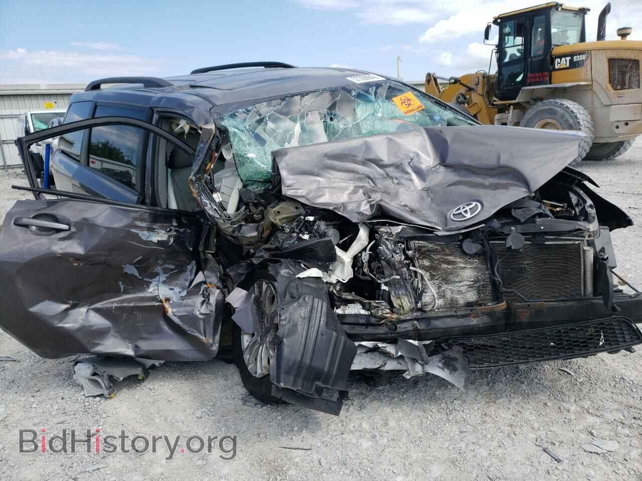 Photo 5TDYK3DC5BS163844 - TOYOTA SIENNA 2011
