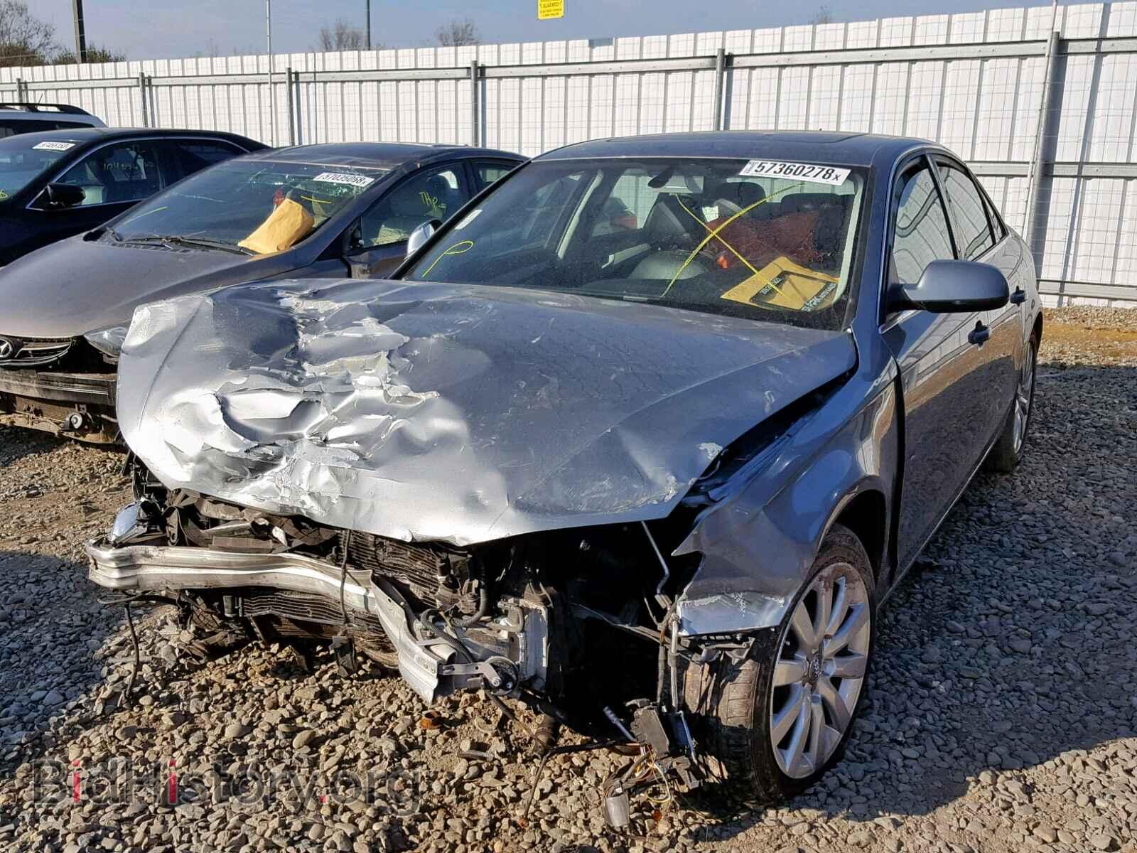 2011 AUDI A4 - VIN: WAUEFAFL2BN039171 - Фото 2