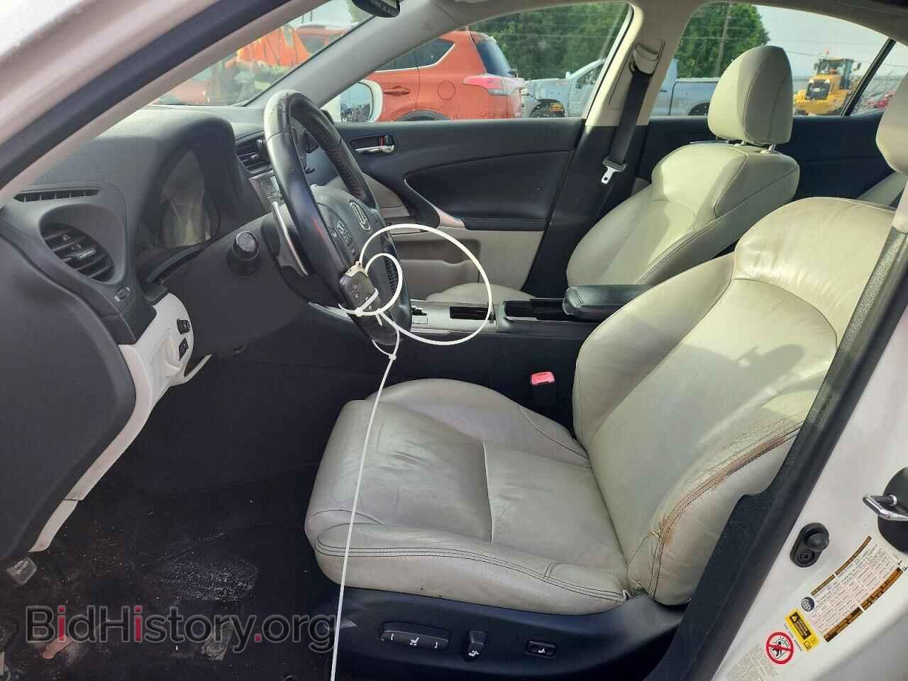 2010 LEXUS IS - VIN: JTHBF5C20A2097285 - Photo 7