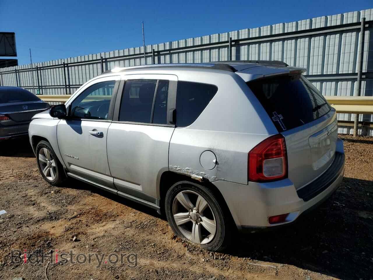 2011 JEEP COMPASS - VIN: 1J4NT1FA4BD215809 - Фото 2