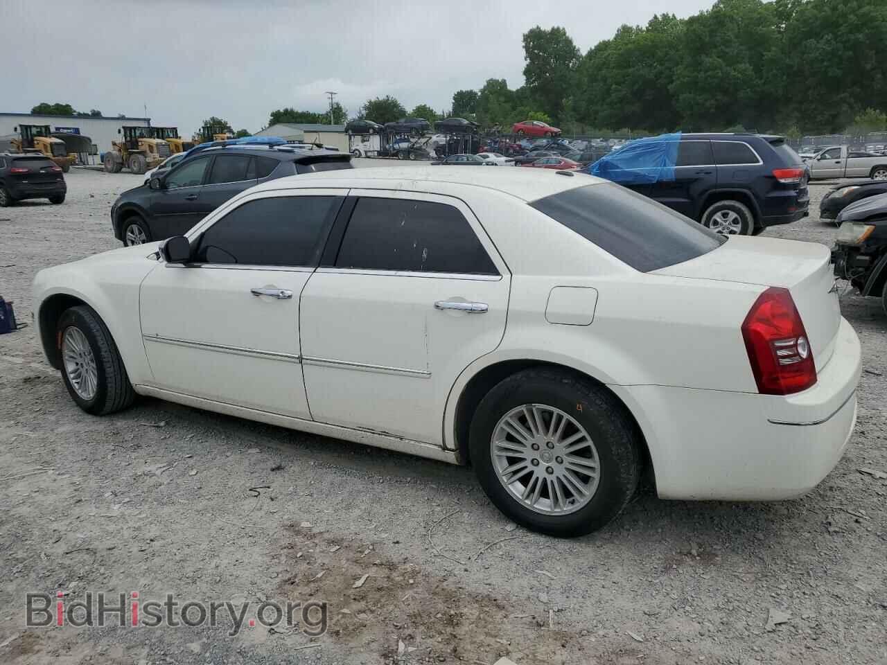 2010 CHRYSLER 300 - VIN: 2C3CA5CV7AH116571 - Фото 2