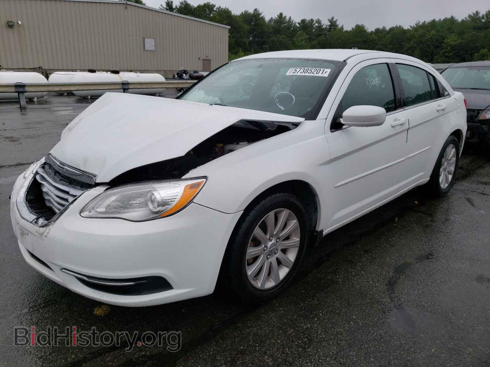 2013 CHRYSLER 200 - VIN: 1C3CCBBBXDN588677 - Фото 2