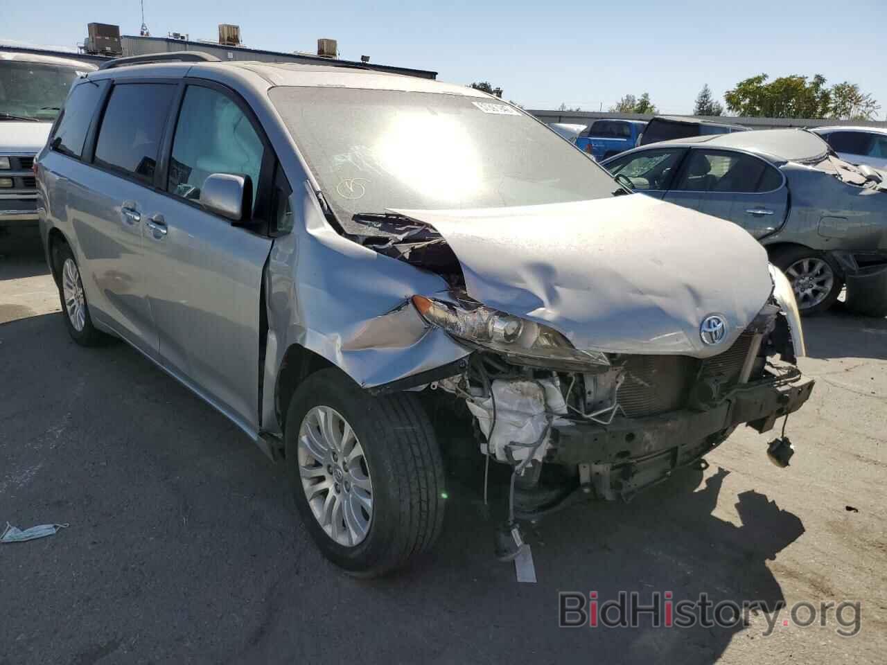 Фотография 5TDYK3DC9FS564884 - TOYOTA SIENNA 2015