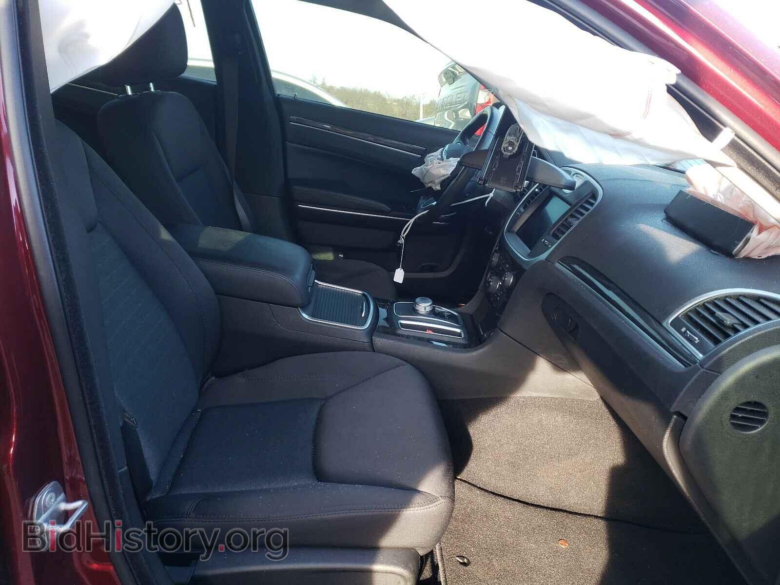 2019 CHRYSLER 300 - VIN: 2C3CCAAG4KH662270 - Фото 5