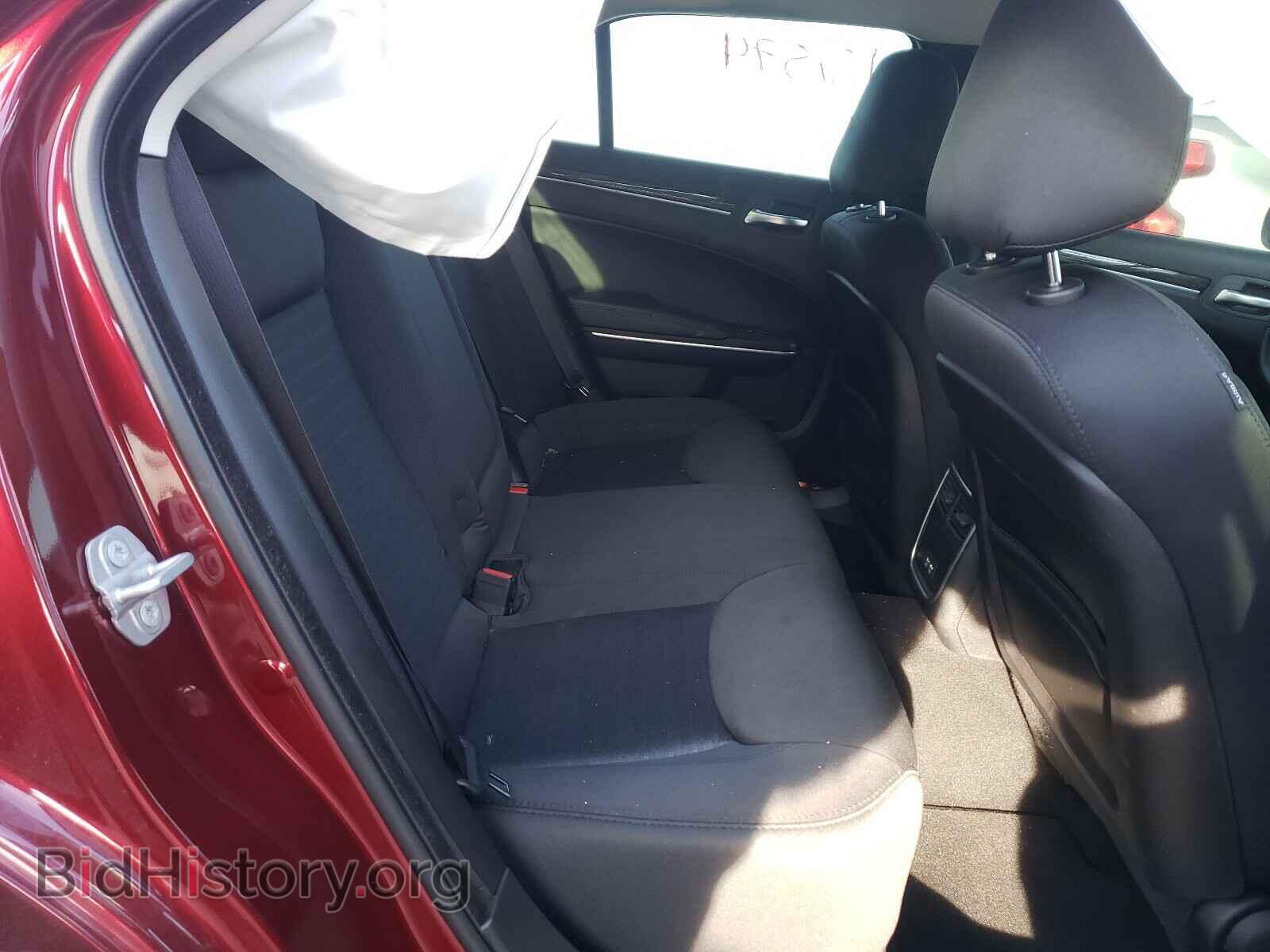 2019 CHRYSLER 300 - VIN: 2C3CCAAG4KH662270 - Фото 6