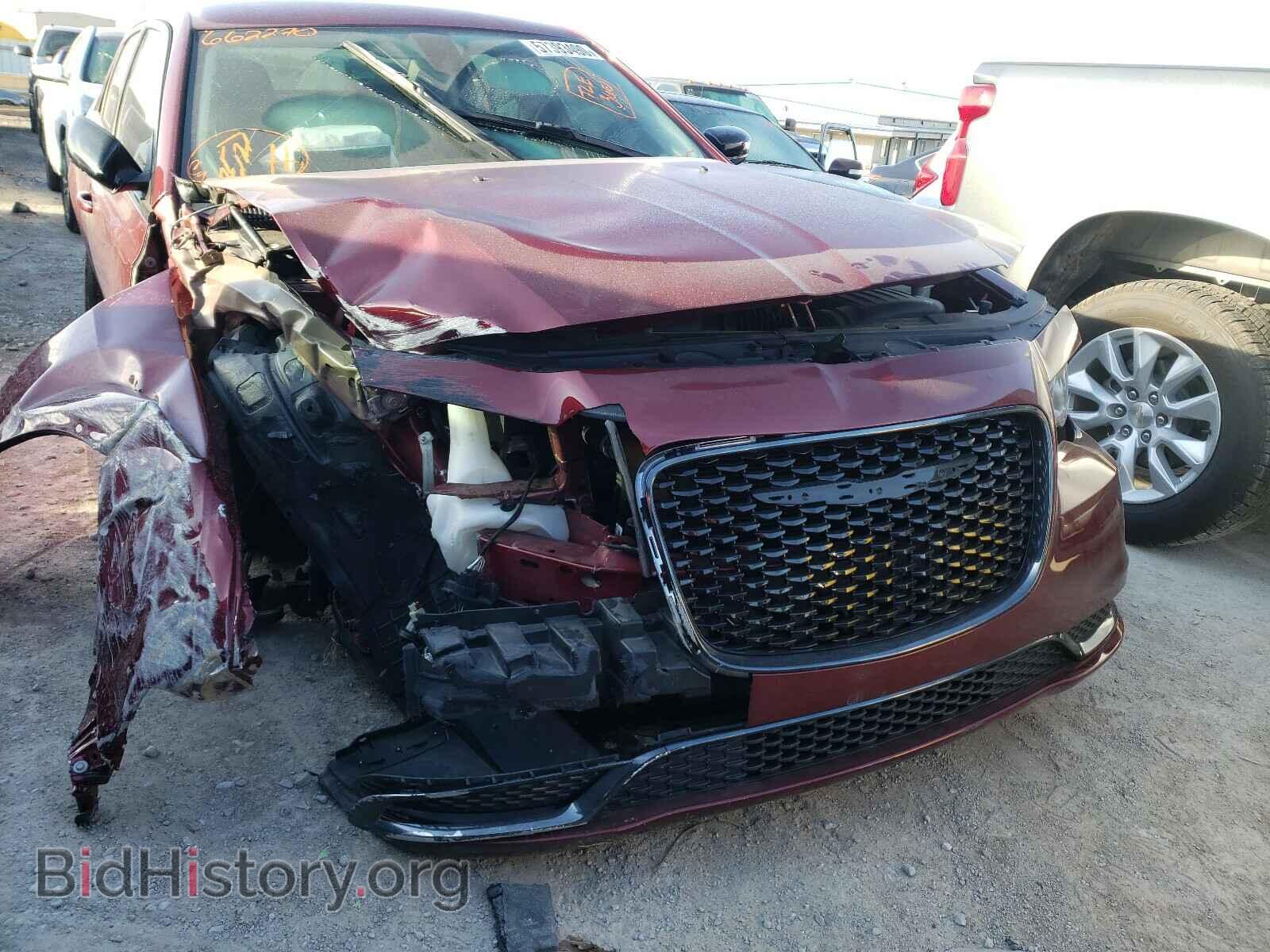 2019 CHRYSLER 300 - VIN: 2C3CCAAG4KH662270 - Фото 9
