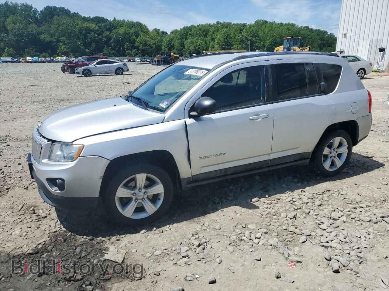 Photo 1J4NF1FB1BD227576 - JEEP COMPASS 2011