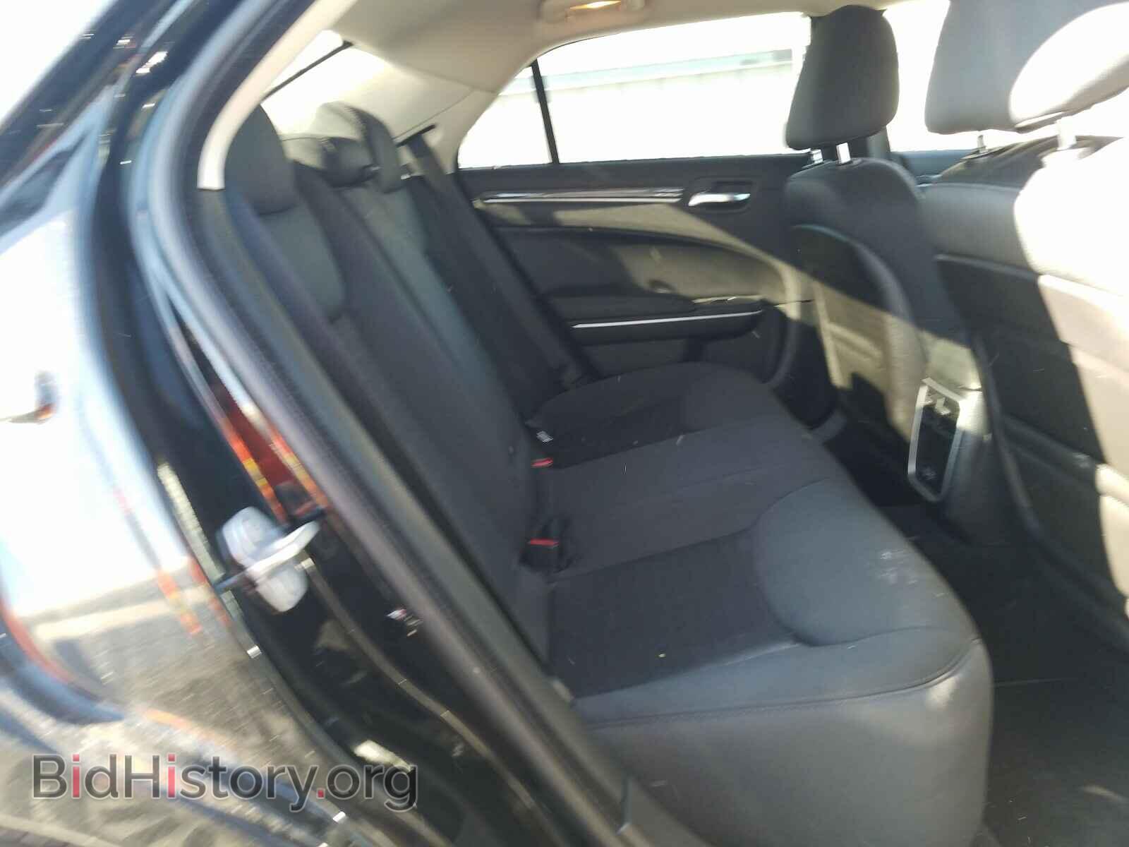 2019 CHRYSLER 300 - VIN: 2C3CCARG0KH556483 - Фото 6