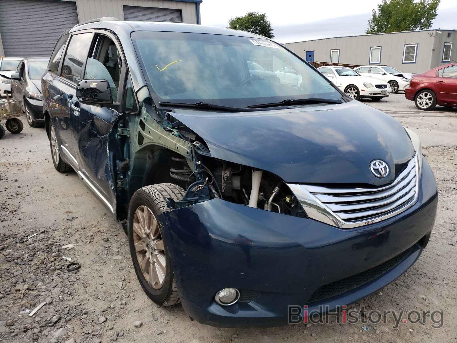 Photo 5TDDK3DC4BS017580 - TOYOTA SIENNA 2011