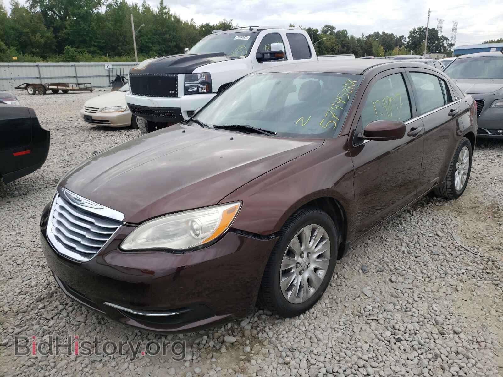 2013 CHRYSLER 200 - VIN: 1C3CCBAB1DN560493 - Фото 2