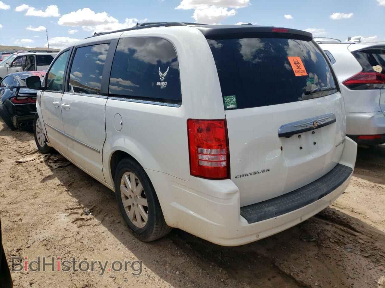 2010 CHRYSLER MINIVAN - VIN: 2A4RR8D12AR441628 - Фото 2