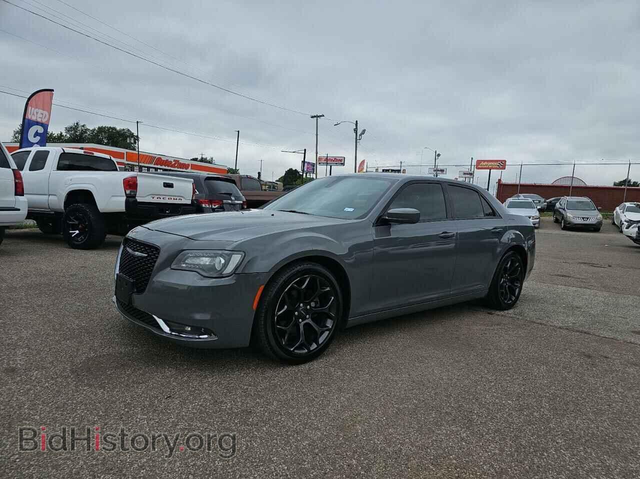 2019 CHRYSLER 300 - VIN: 2C3CCABG4KH559851 - Фото 2