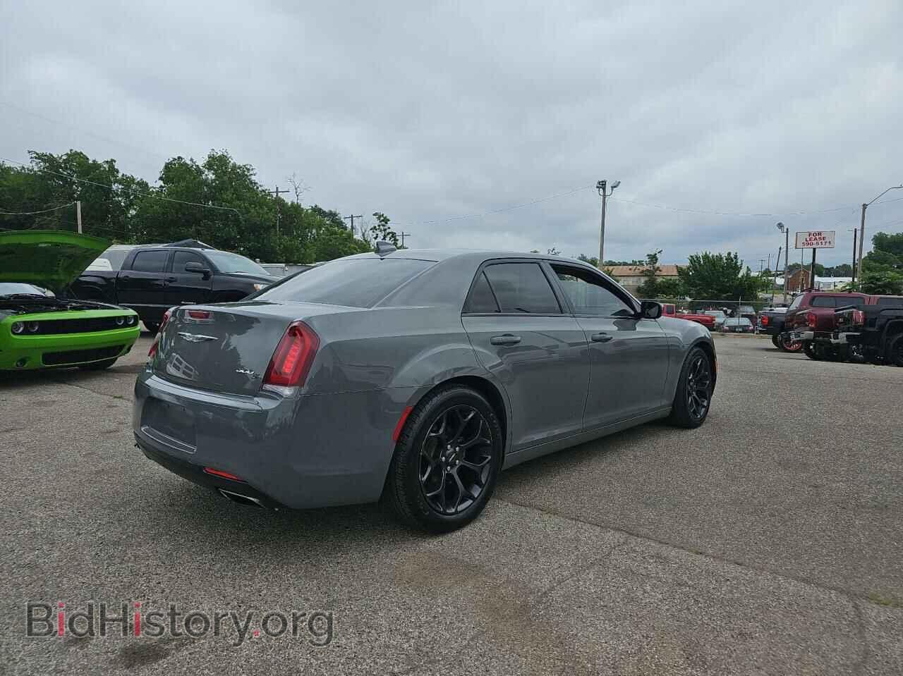 2019 CHRYSLER 300 - VIN: 2C3CCABG4KH559851 - Фото 4