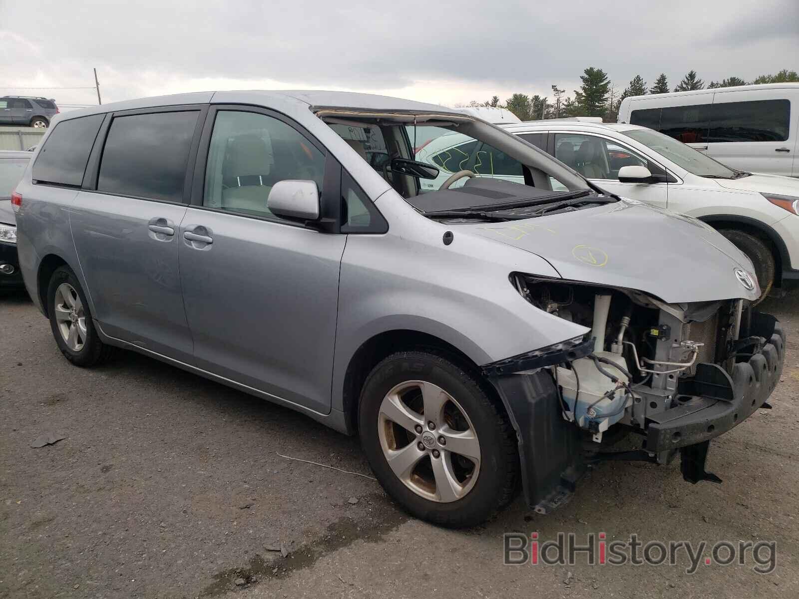 Photo 5TDKK3DCXBS159326 - TOYOTA SIENNA 2011