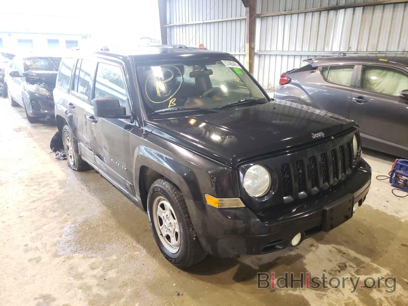 Photo 1J4NT1GB8BD117048 - JEEP PATRIOT 2011