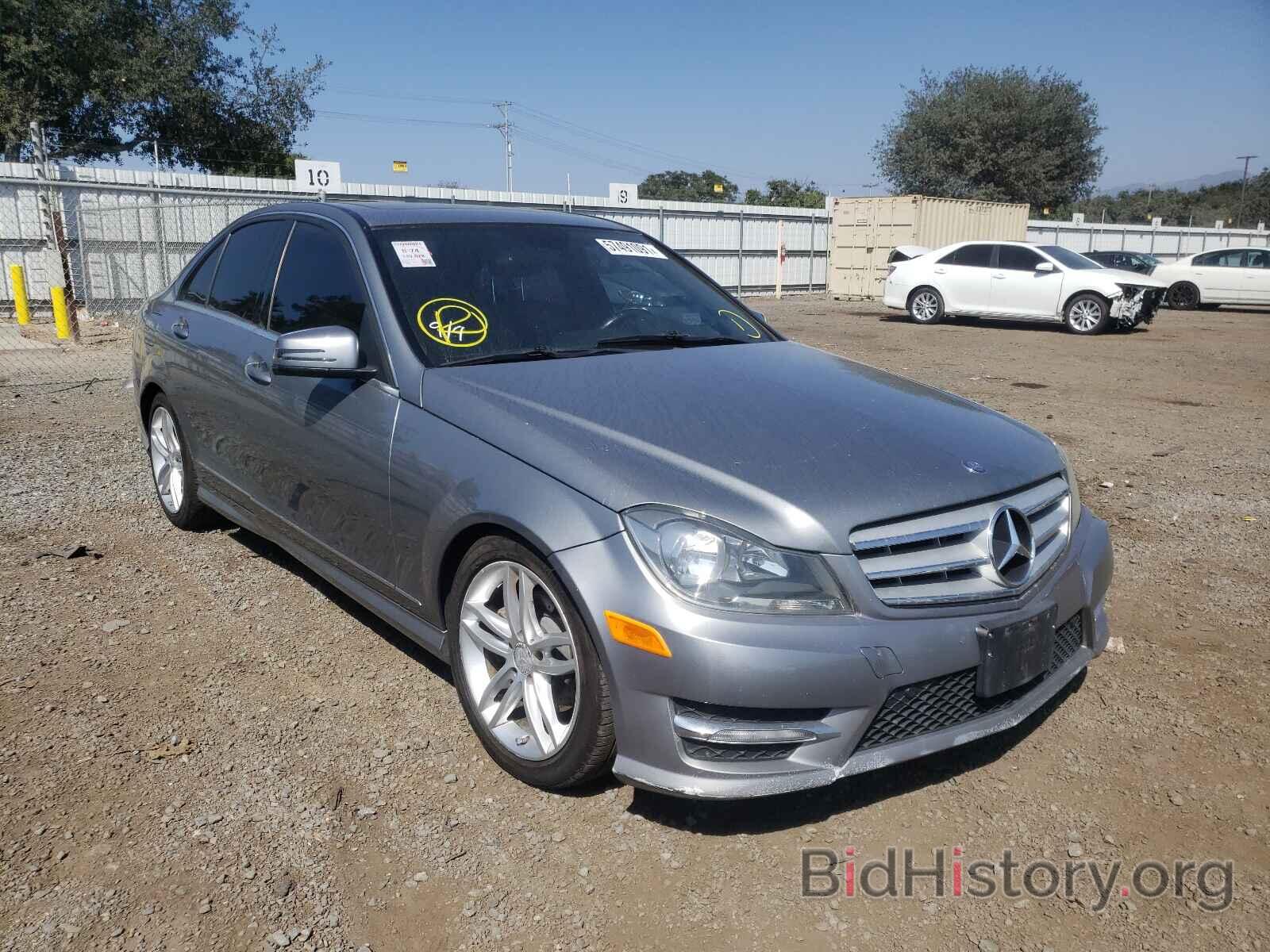 Photo WDDGF4HB1DR272512 - MERCEDES-BENZ C-CLASS 2013