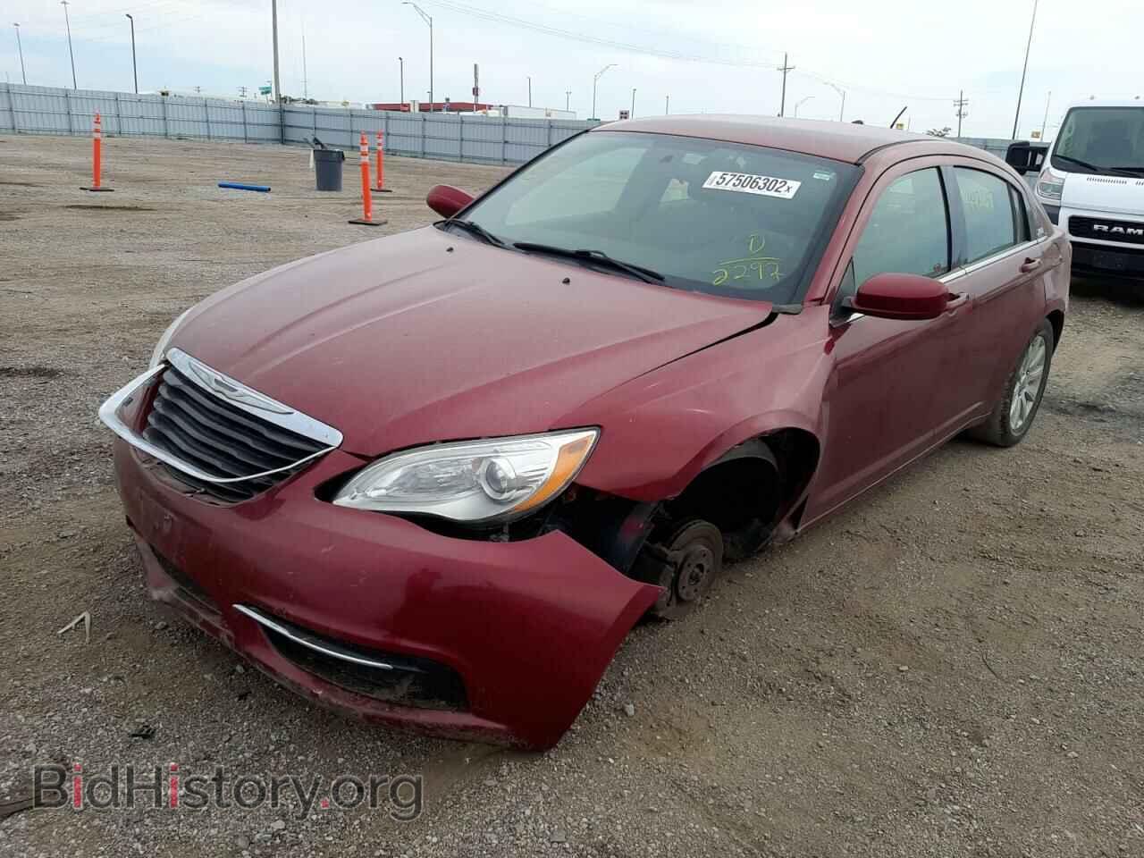 2013 CHRYSLER 200 - VIN: 1C3CCBBG2DN532292 - Фото 2