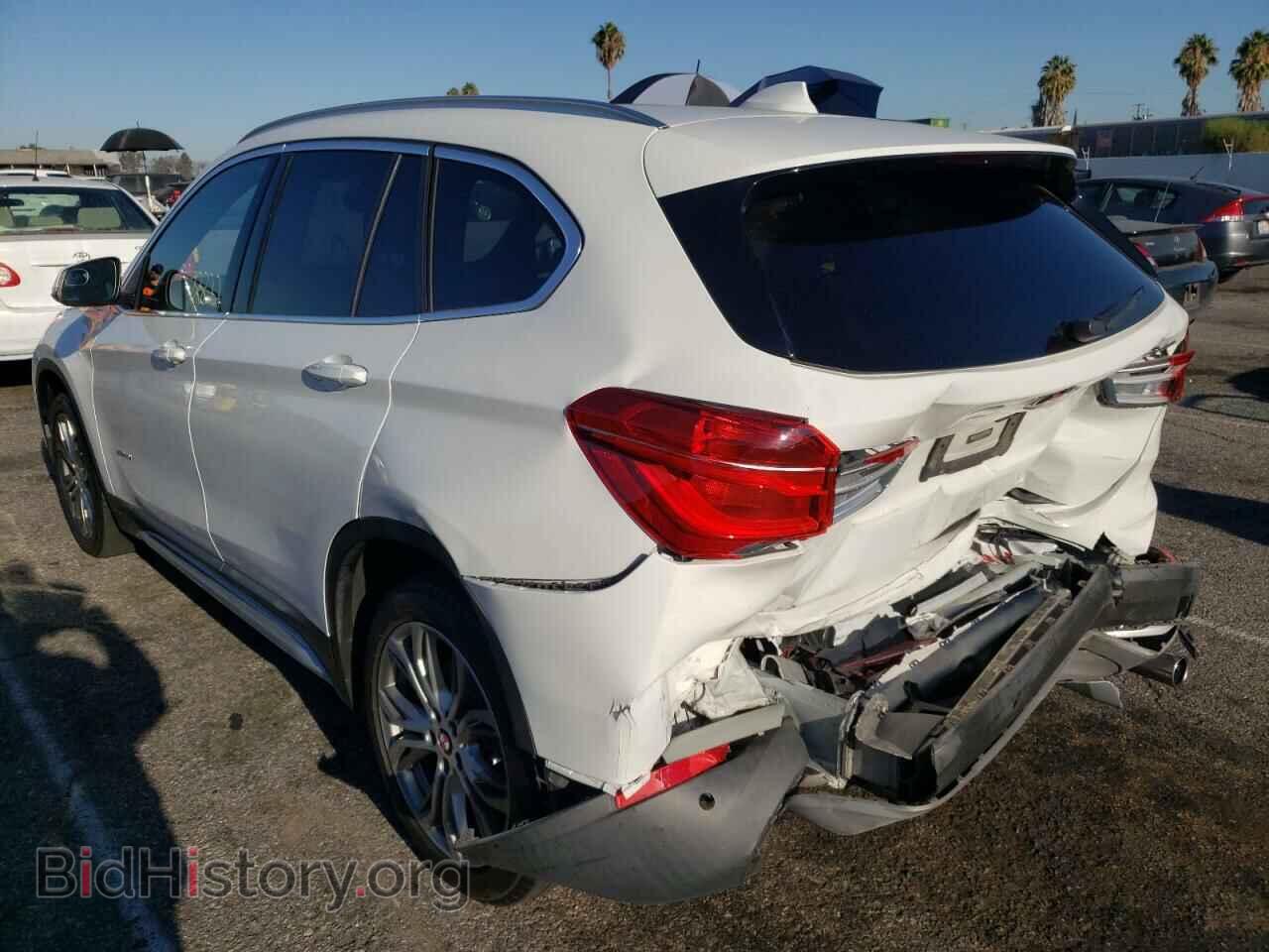 2017 BMW X1 - VIN: WBXHT3Z35H4A57815 - Фото 3