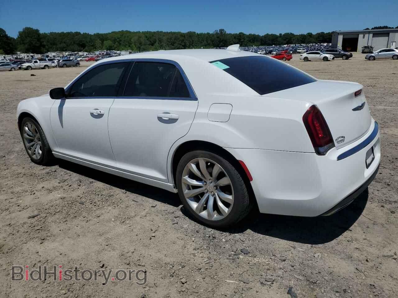 2019 CHRYSLER 300 - VIN: 2C3CCAAG9KH548183 - Фото 2