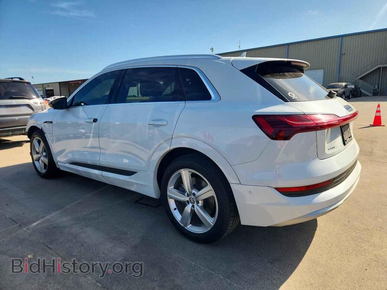 2019 AUDI E-TRON - VIN: WA1LAAGEXKB009033 - Photo 2