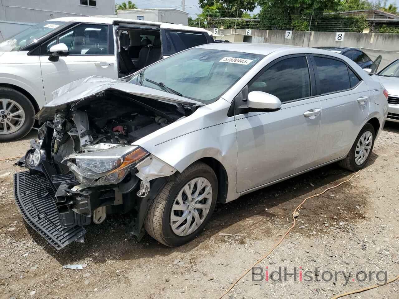 Photo 5YFBURHE3JP779449 - TOYOTA COROLLA 2018