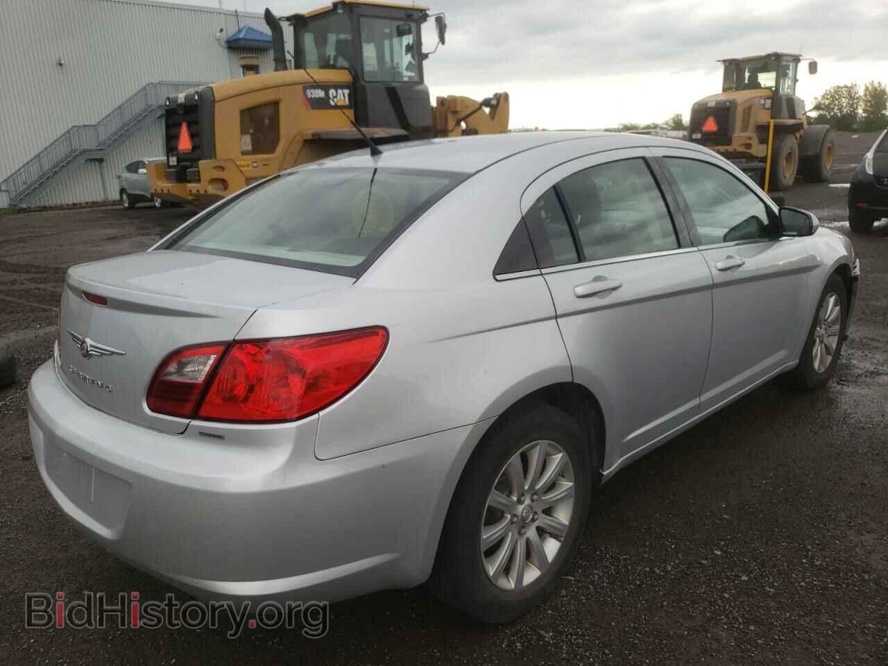 2010 CHRYSLER SEBRING - VIN: 1C3CC5FD3AN233651 - Фото 4