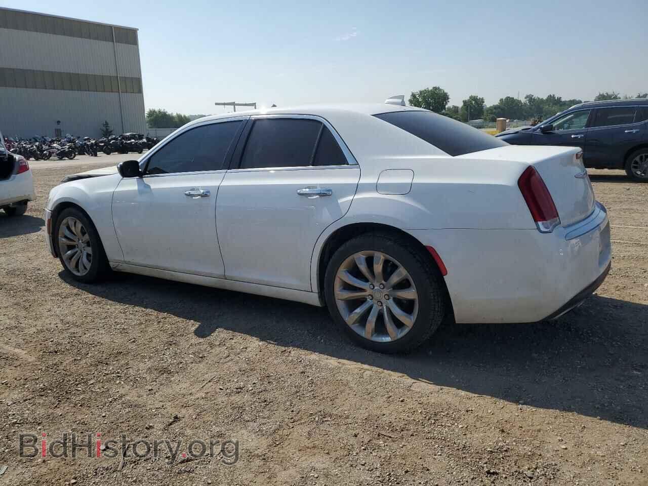 2019 CHRYSLER 300 - VIN: 2C3CCAEG5KH687236 - Фото 2