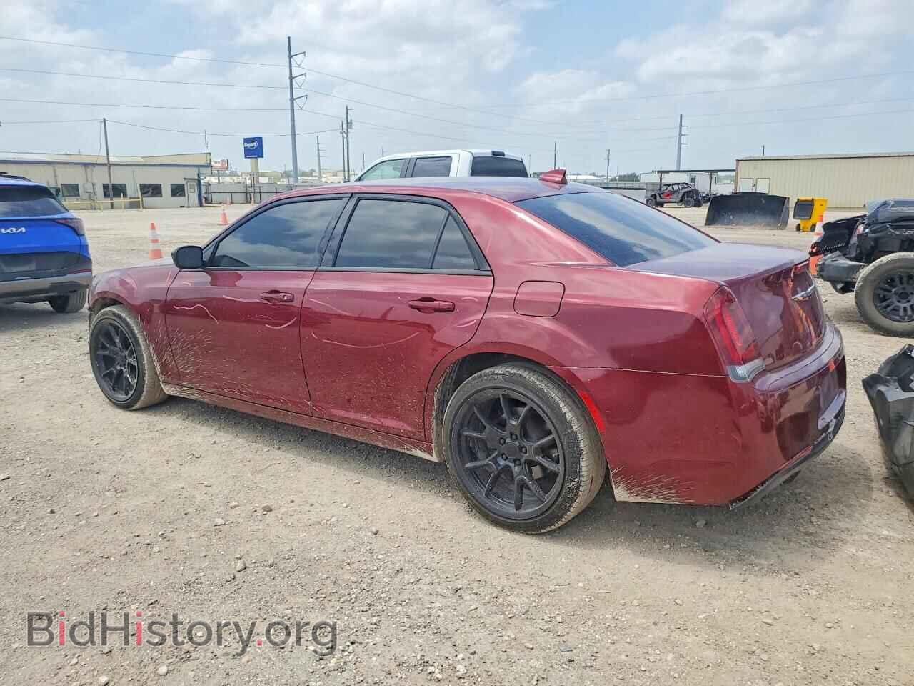 2019 CHRYSLER 300 - VIN: 2C3CCAAG1KH745879 - Фото 2