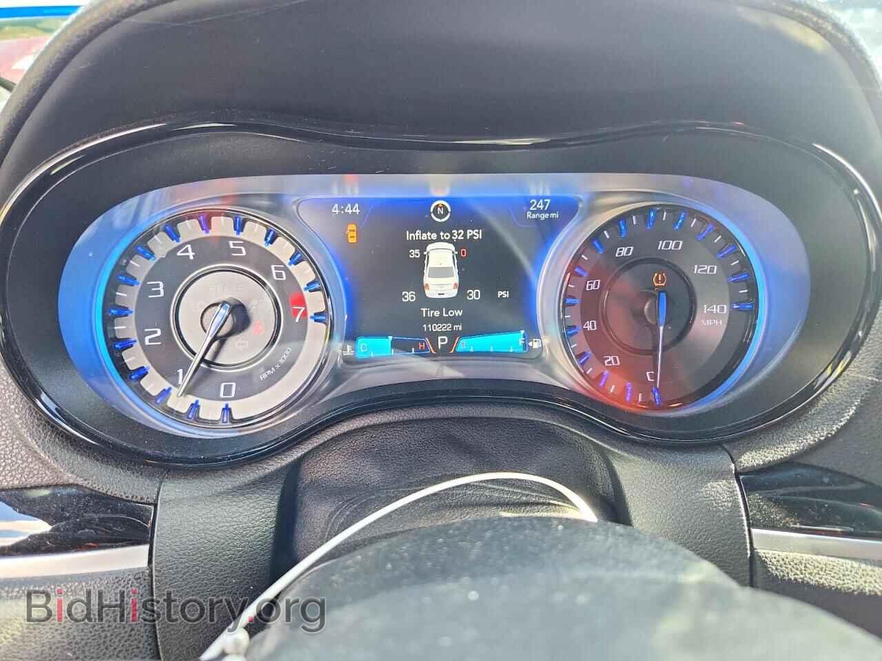2018 CHRYSLER 300 - VIN: 2C3CCABG7JH142934 - Фото 9