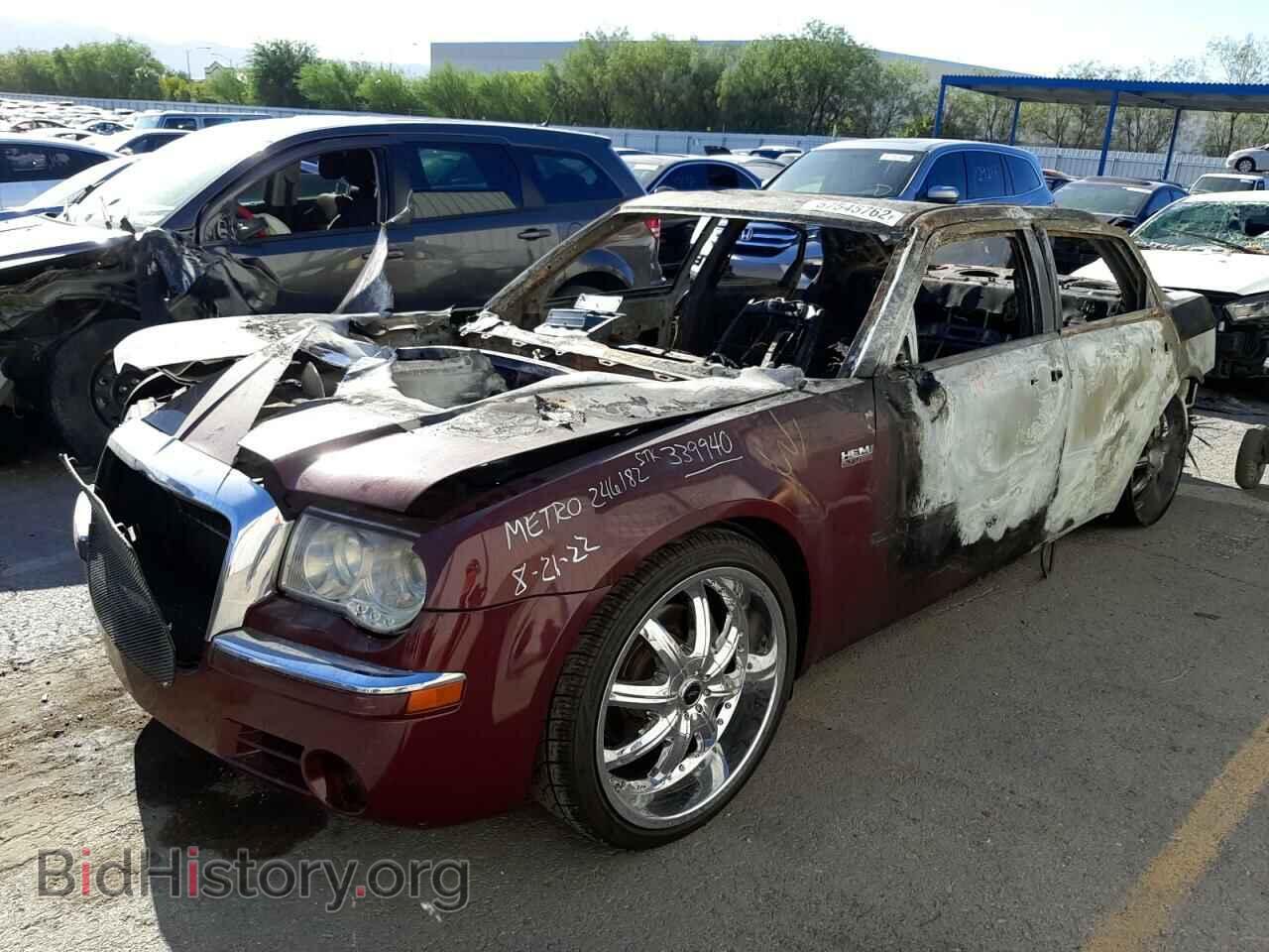 2008 CHRYSLER 300 - VIN: 2C3KA63H18H124753 - Фото 2