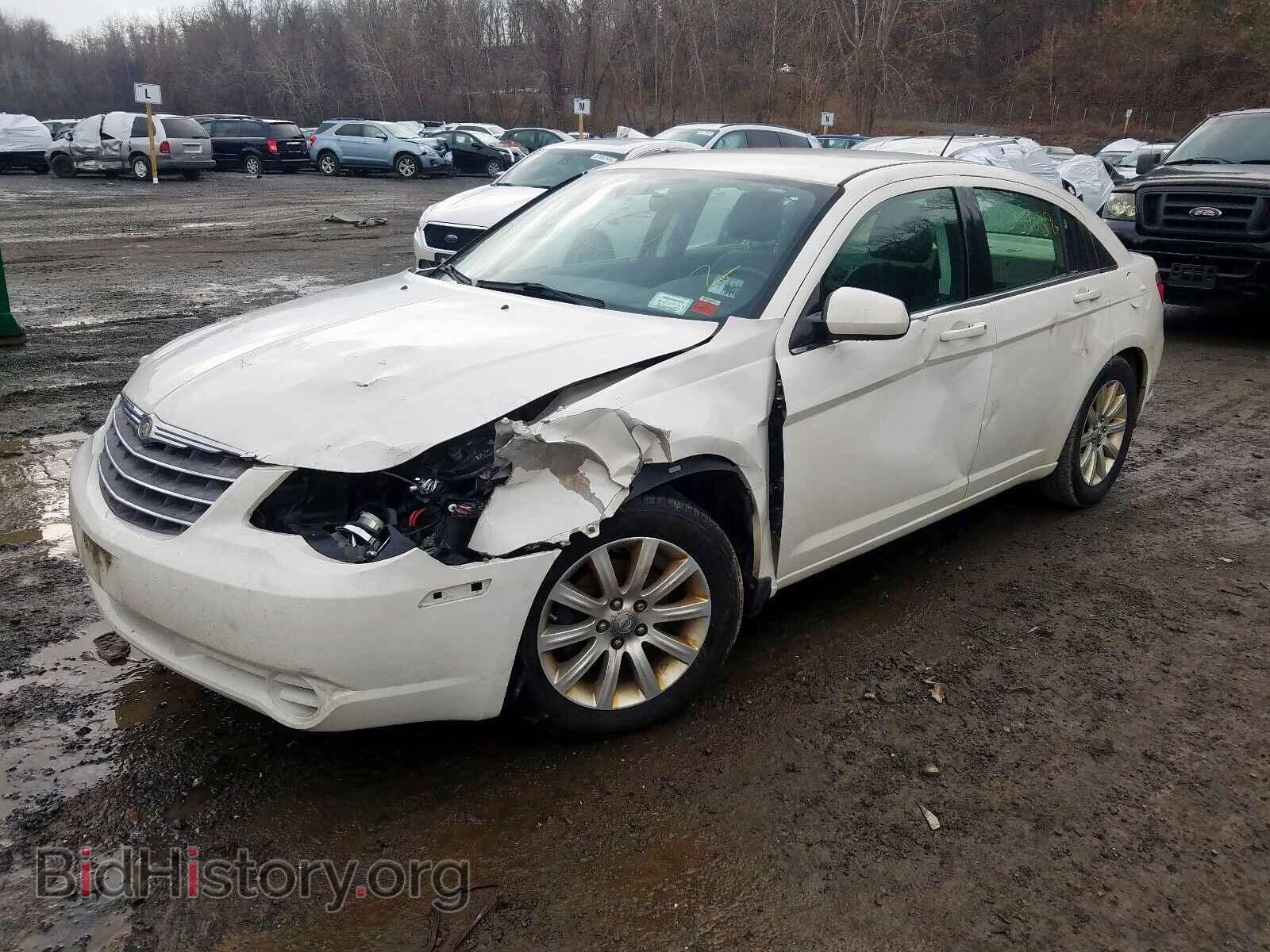 2010 CHRYSLER SEBRING - VIN: 1C3CC5FB0AN111943 - Фото 2