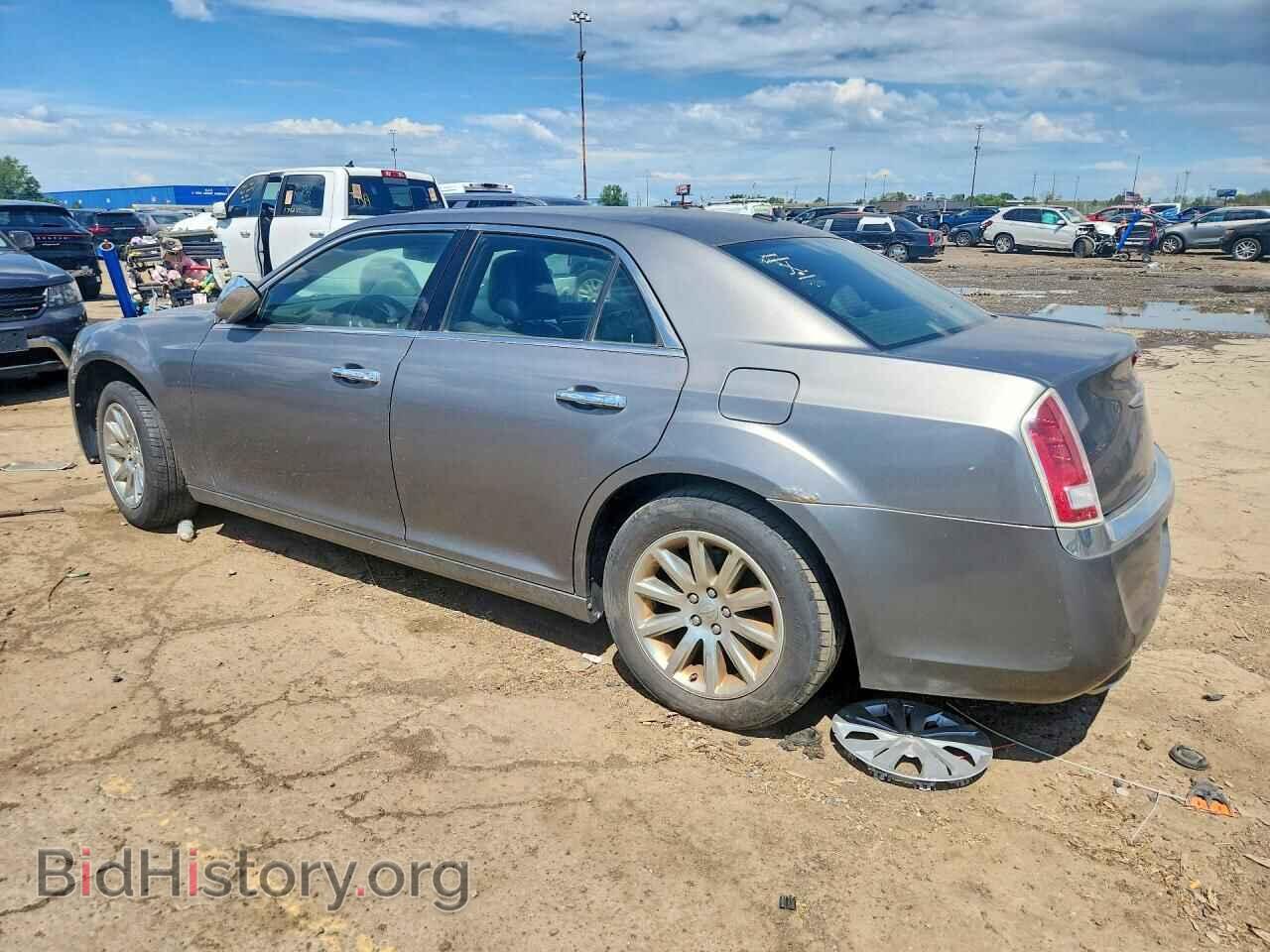 2011 CHRYSLER 300 - VIN: 2C3CA5CG4BH582736 - Фото 2