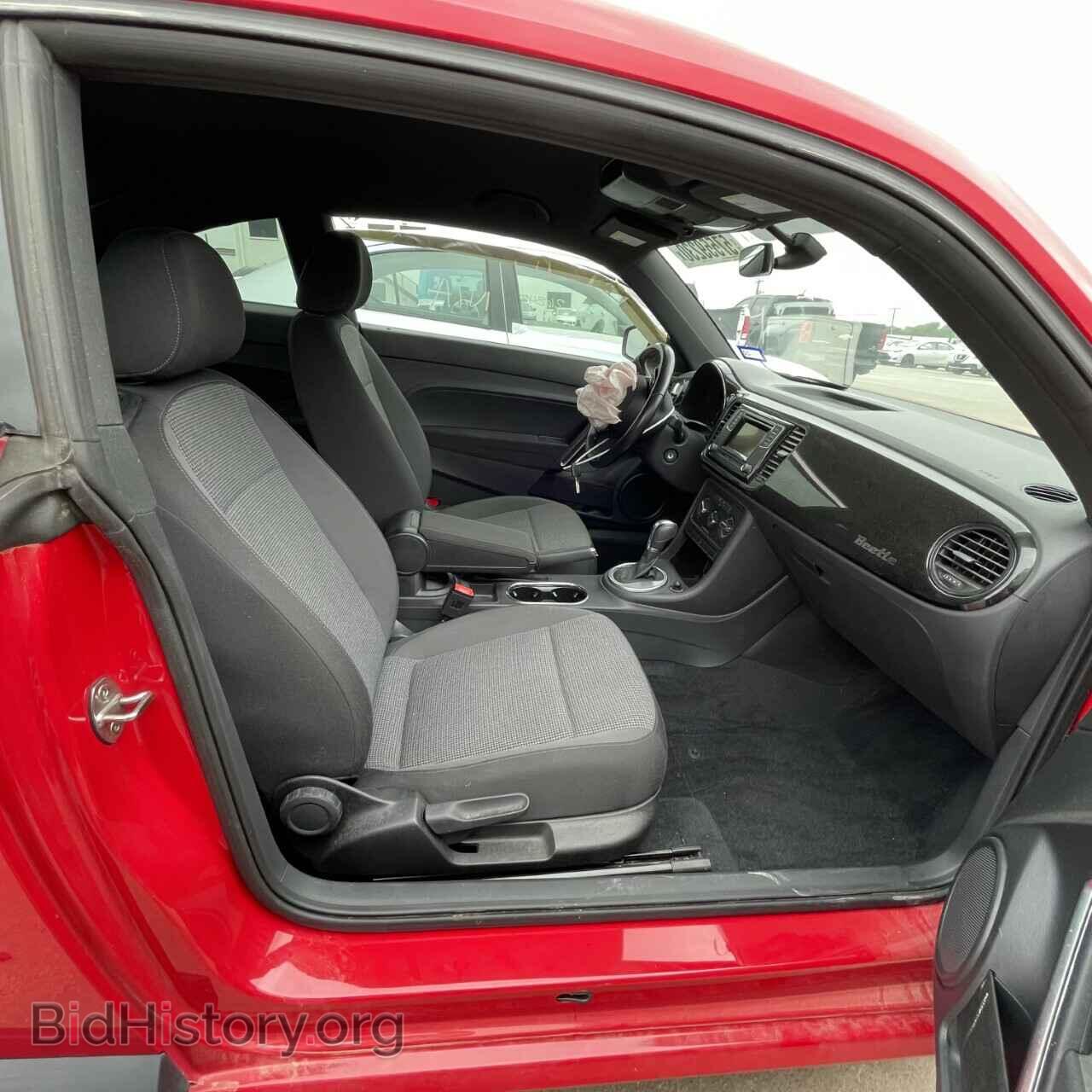 2017 VOLKSWAGEN BEETLE - VIN: 3VWF17AT9HM601910 - Фото 5