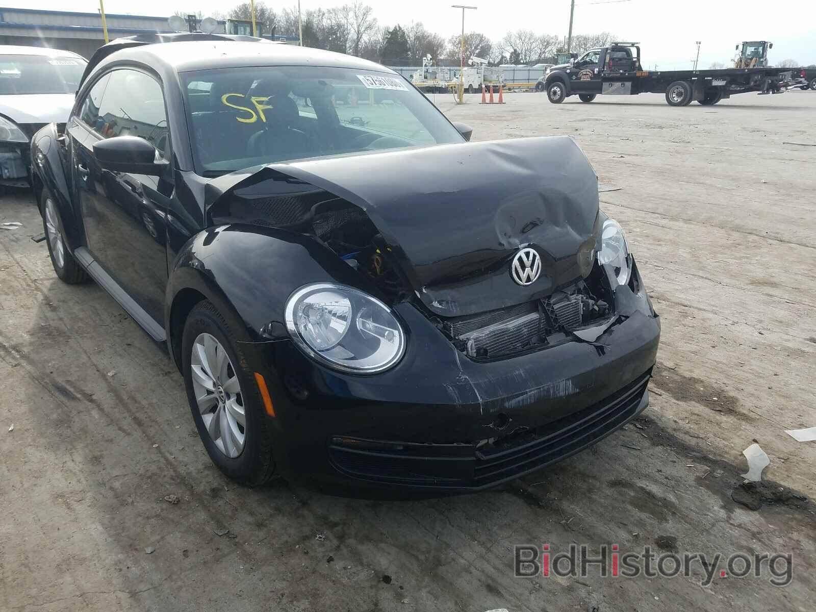 Photo 3VWF17AT8GM620060 - VOLKSWAGEN BEETLE 2016