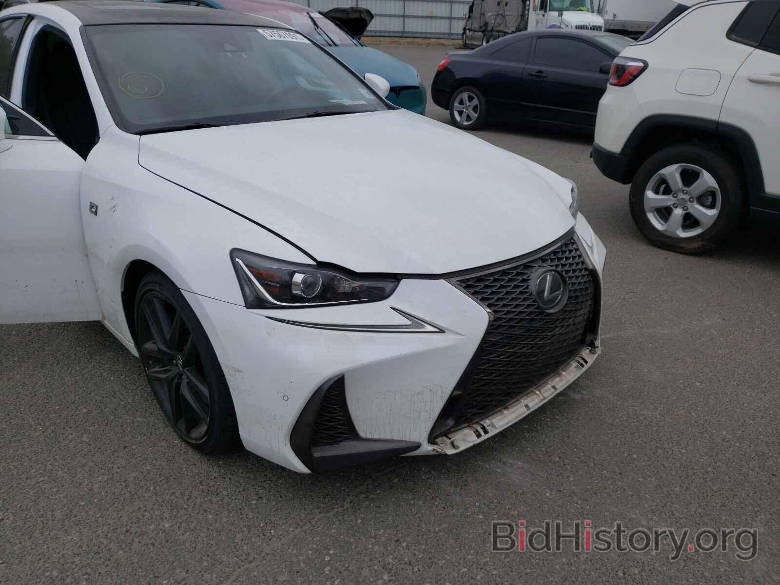 Photo JTHCZ1D28J5014767 - LEXUS IS 2018