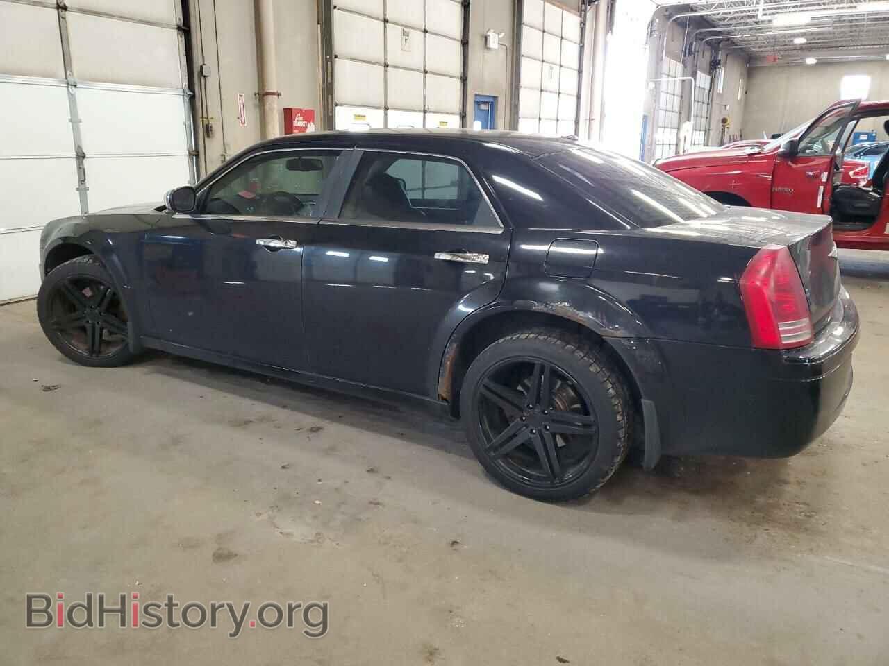 2010 CHRYSLER 300 - VIN: 2C3CA2CV7AH270776 - Фото 2