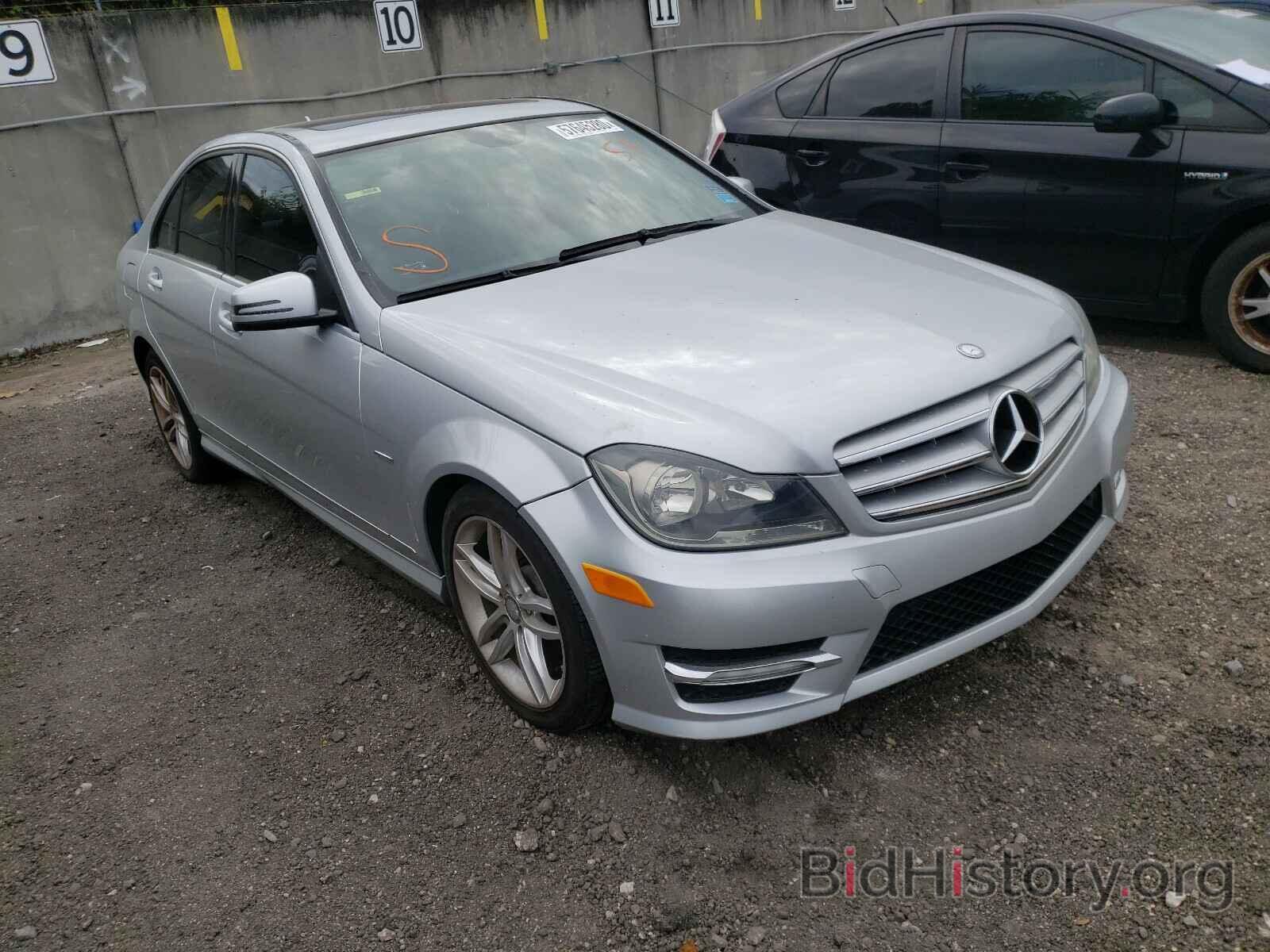 Photo WDDGF4HB1CR195803 - MERCEDES-BENZ C CLASS 2012