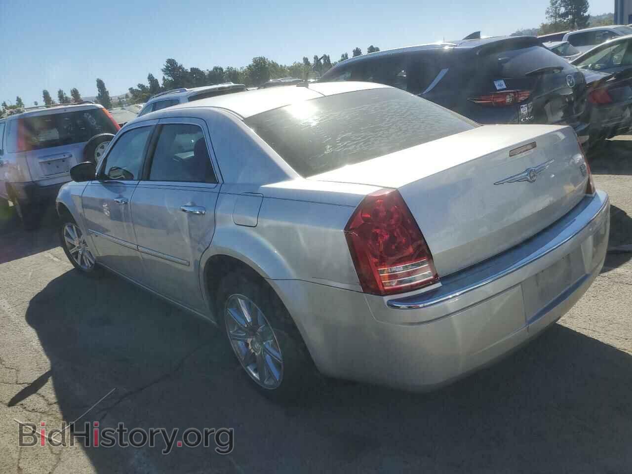 2008 CHRYSLER 300 - VIN: 2C3KA63H88H251998 - Фото 2