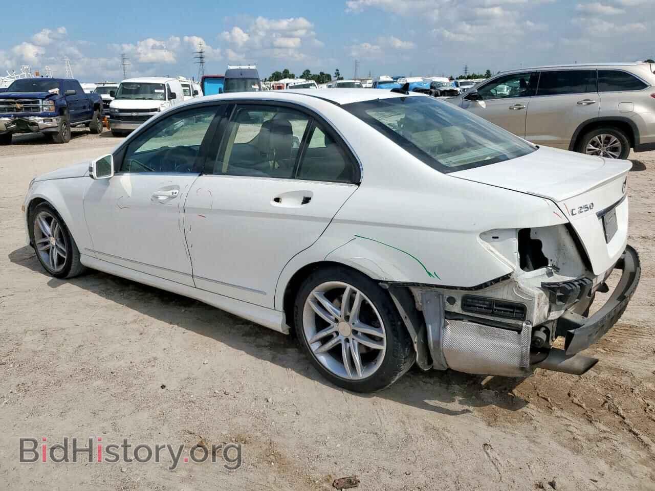 2013 MERCEDES-BENZ C-CLASS - VIN: WDDGF4HB1DR299984 - Фото 2
