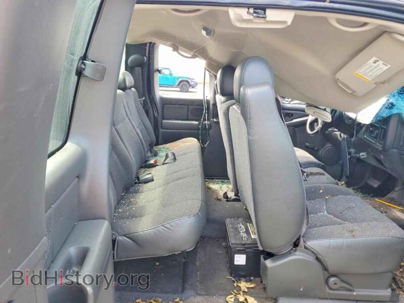 2005 Chevrolet SILVERADO (VIN 2GCEC19V151152818) — photo 10 of 13