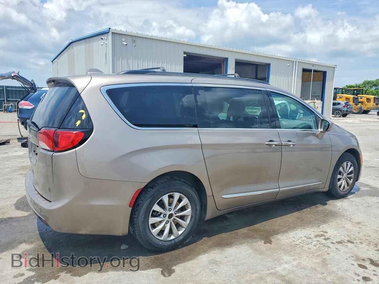 2017 CHRYSLER PACIFICA - VIN: 2C4RC1BGXHR675645 - Фото 3