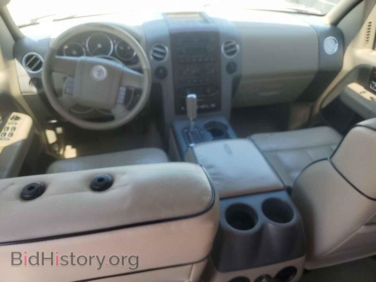 2006 LINCOLN MARK LT - VIN: 5LTPW18596FJ02497 - Фото 8